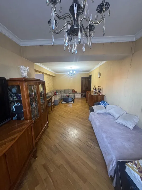 Satılır 3 otaqlı mənzil 140 m²