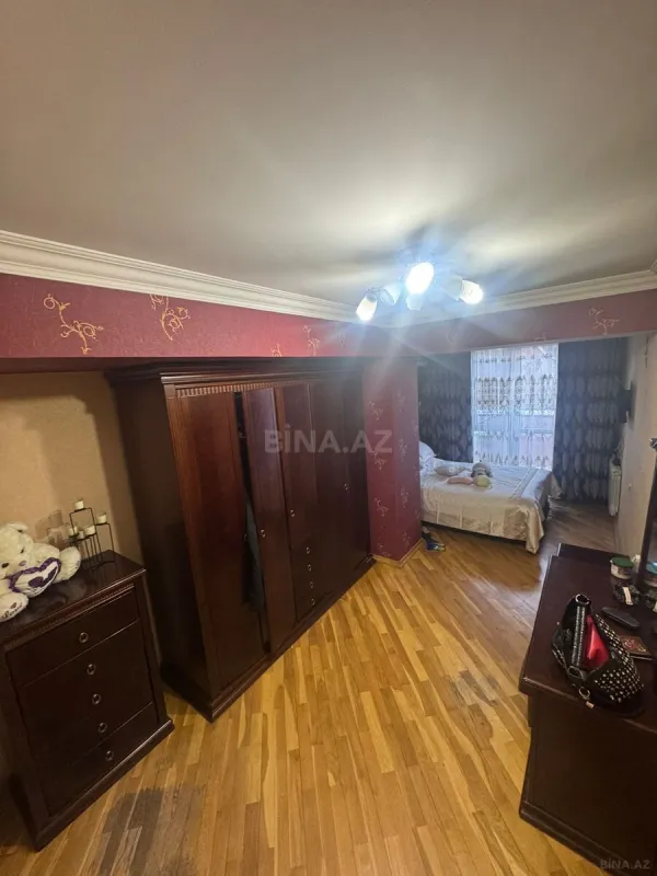 Satılır 3 otaqlı mənzil 140 m²