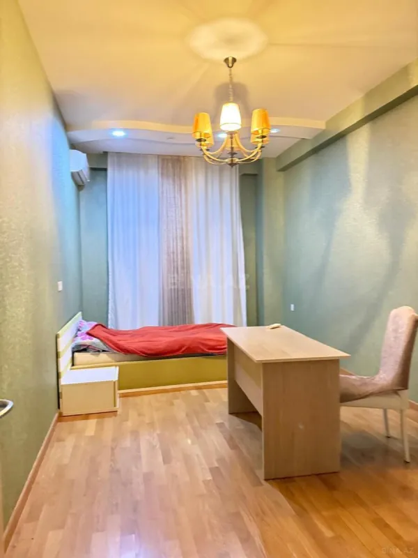 Kirayə verilir 4 otaqlı mənzil 190 m²
