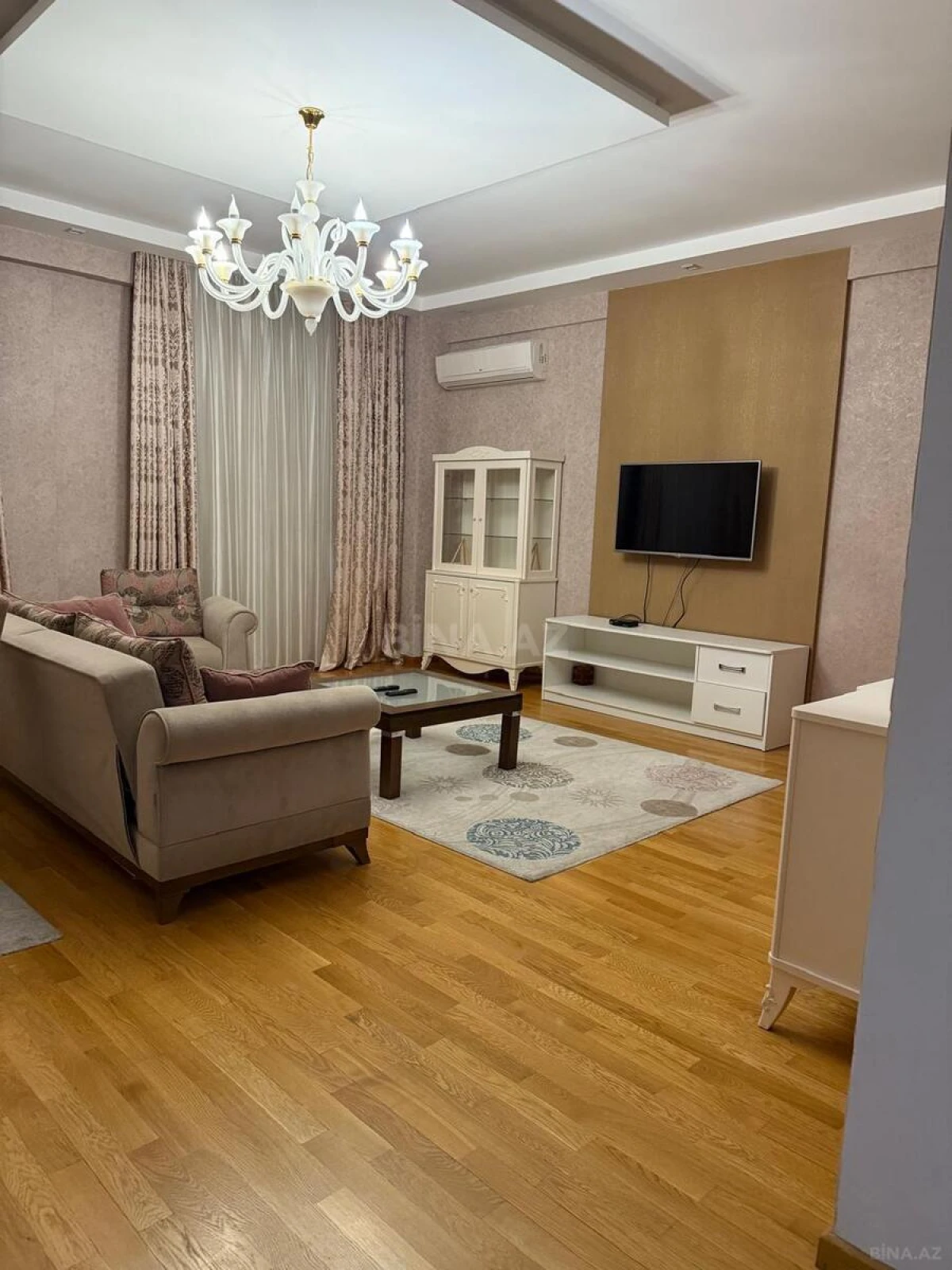 Kirayə verilir 4 otaqlı mənzil 190 m²