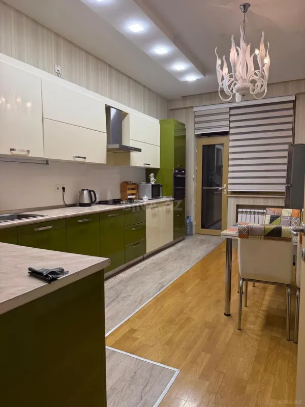 Kirayə verilir 4 otaqlı mənzil 190 m²