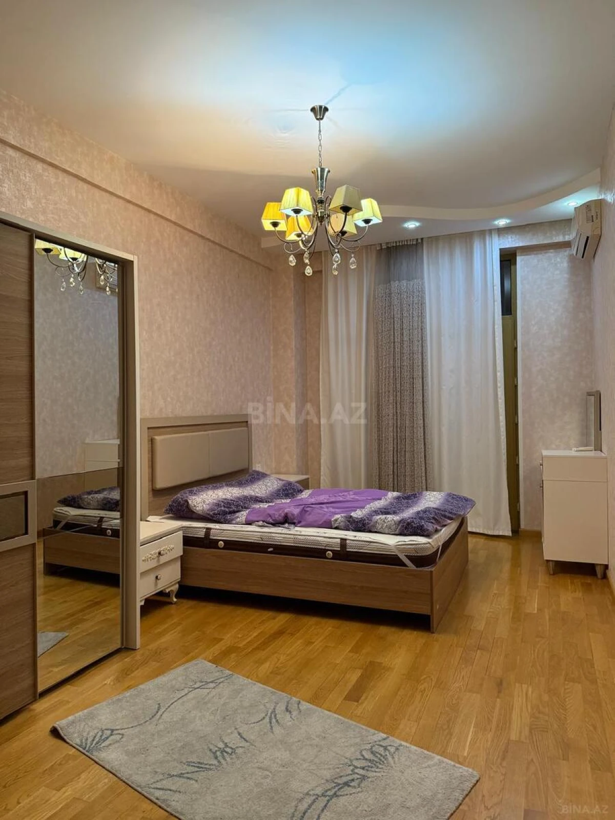 Kirayə verilir 4 otaqlı mənzil 190 m²