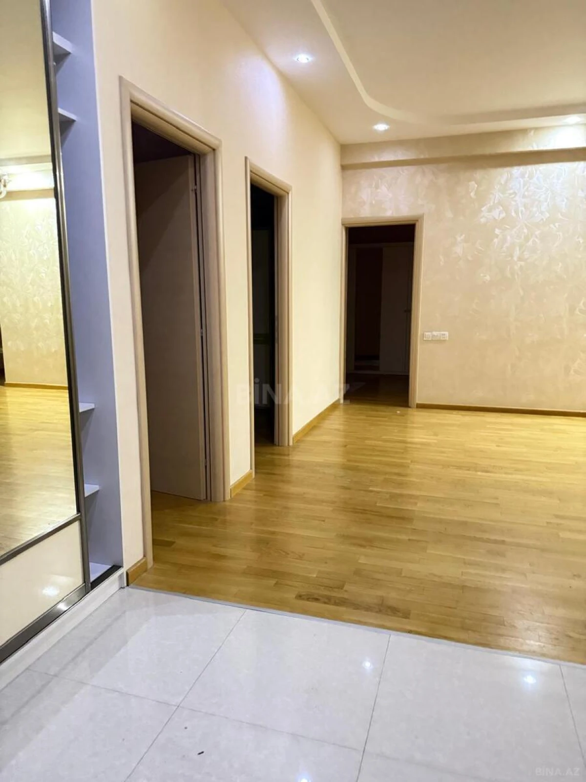 Kirayə verilir 4 otaqlı mənzil 190 m²