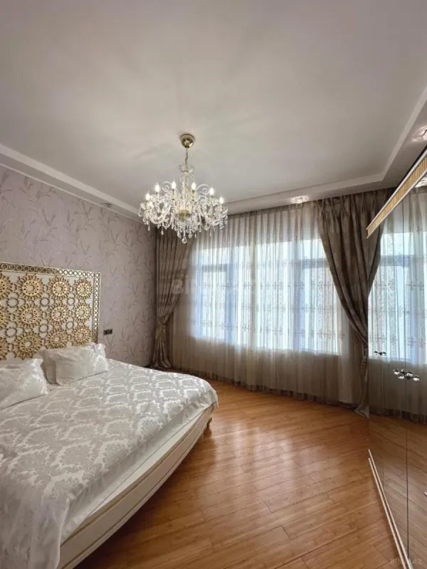Satılır 3 otaqlı mənzil 155 m²