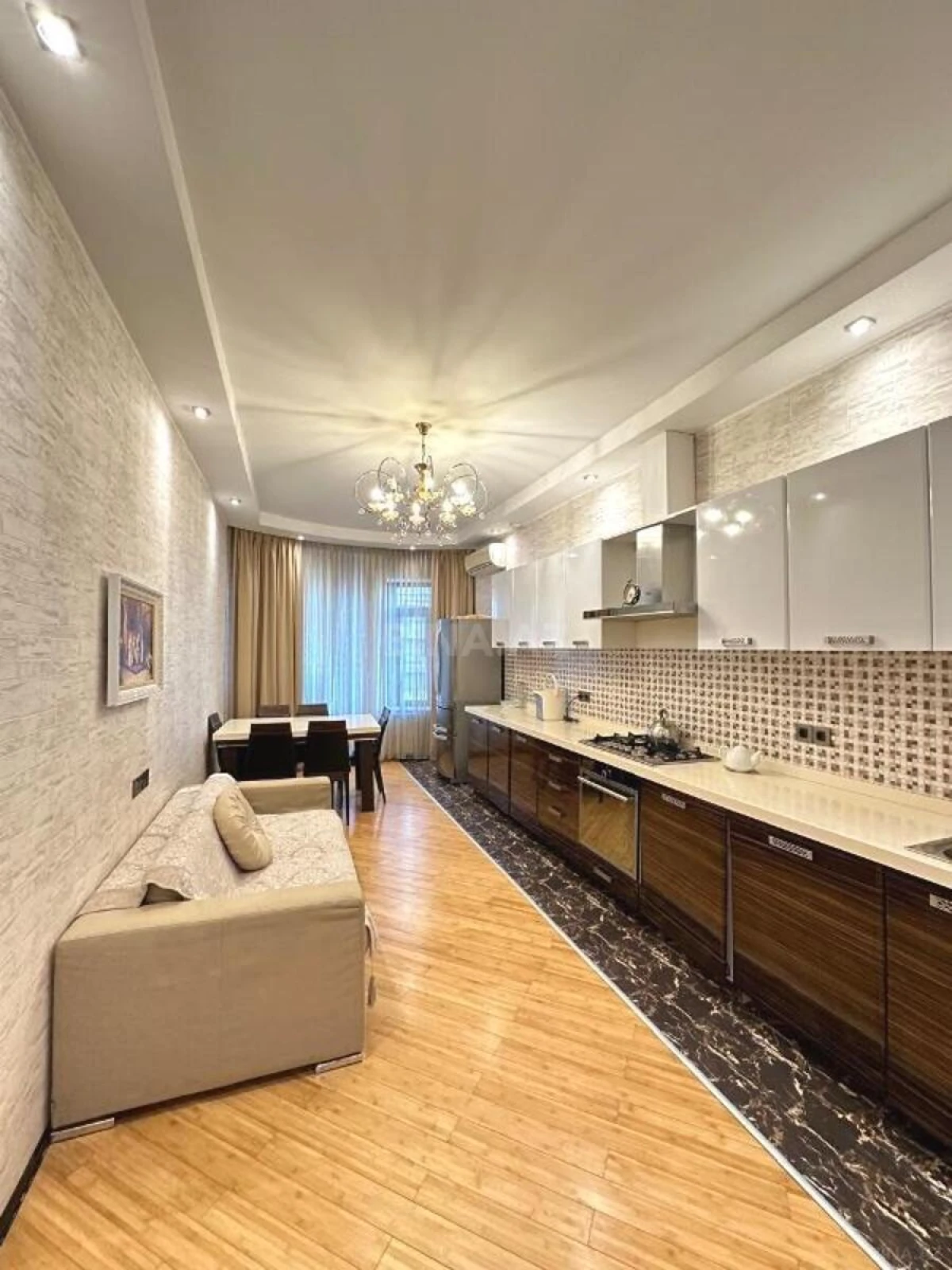 Satılır 3 otaqlı mənzil 155 m²
