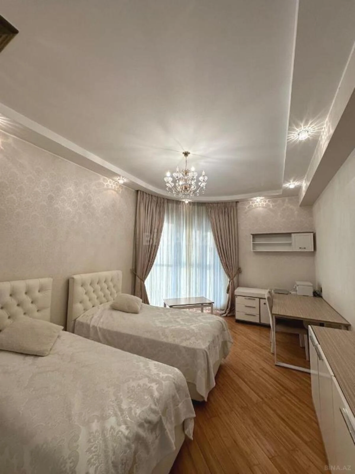 Satılır 3 otaqlı mənzil 155 m²