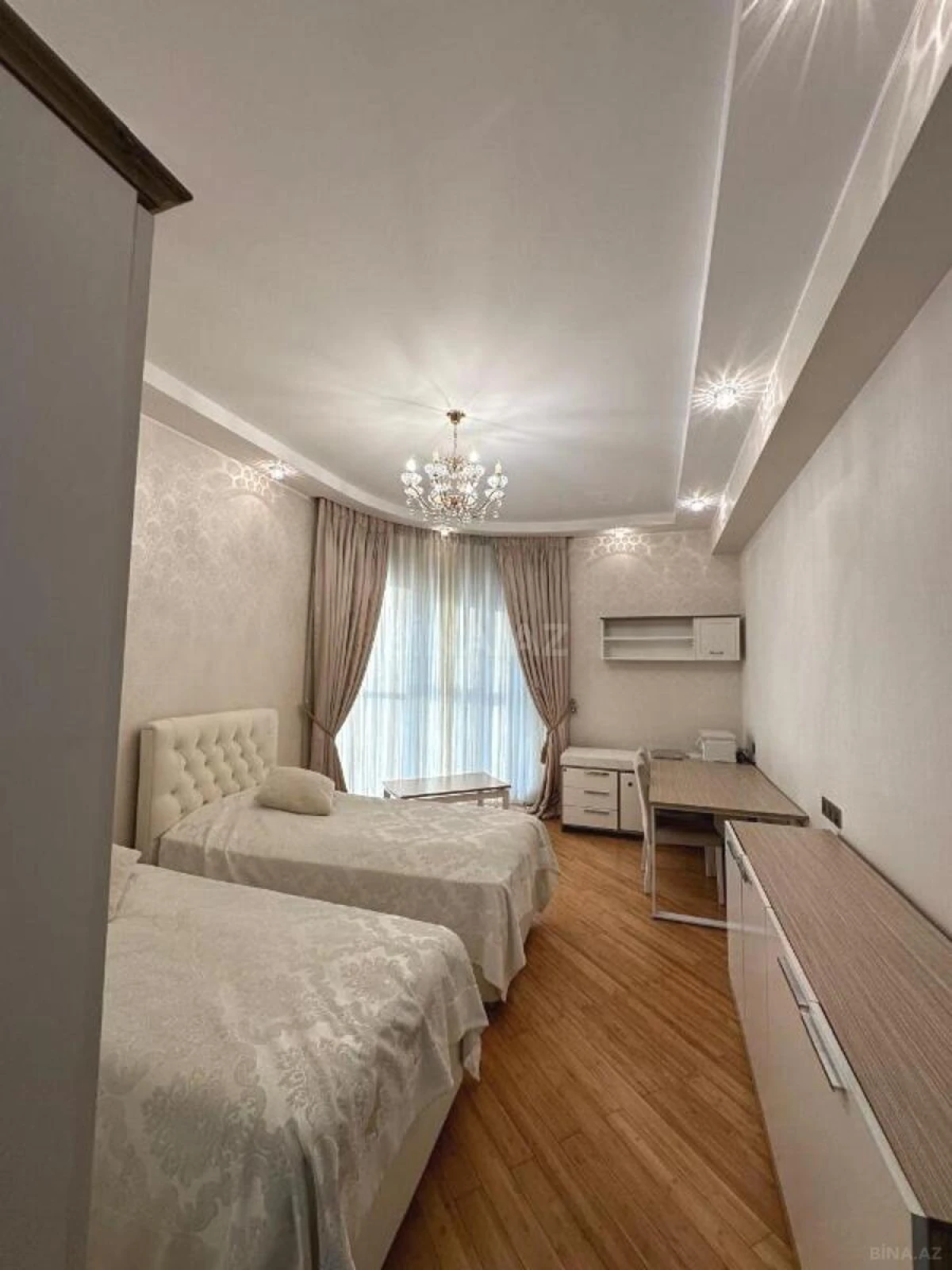 Satılır 3 otaqlı mənzil 155 m²