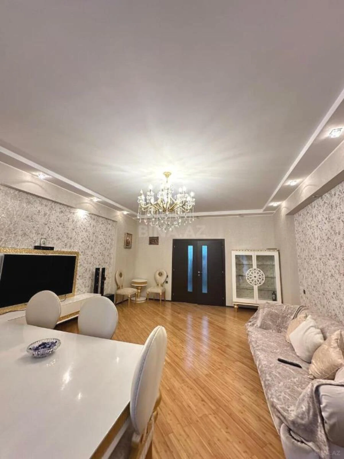 Satılır 3 otaqlı mənzil 155 m²