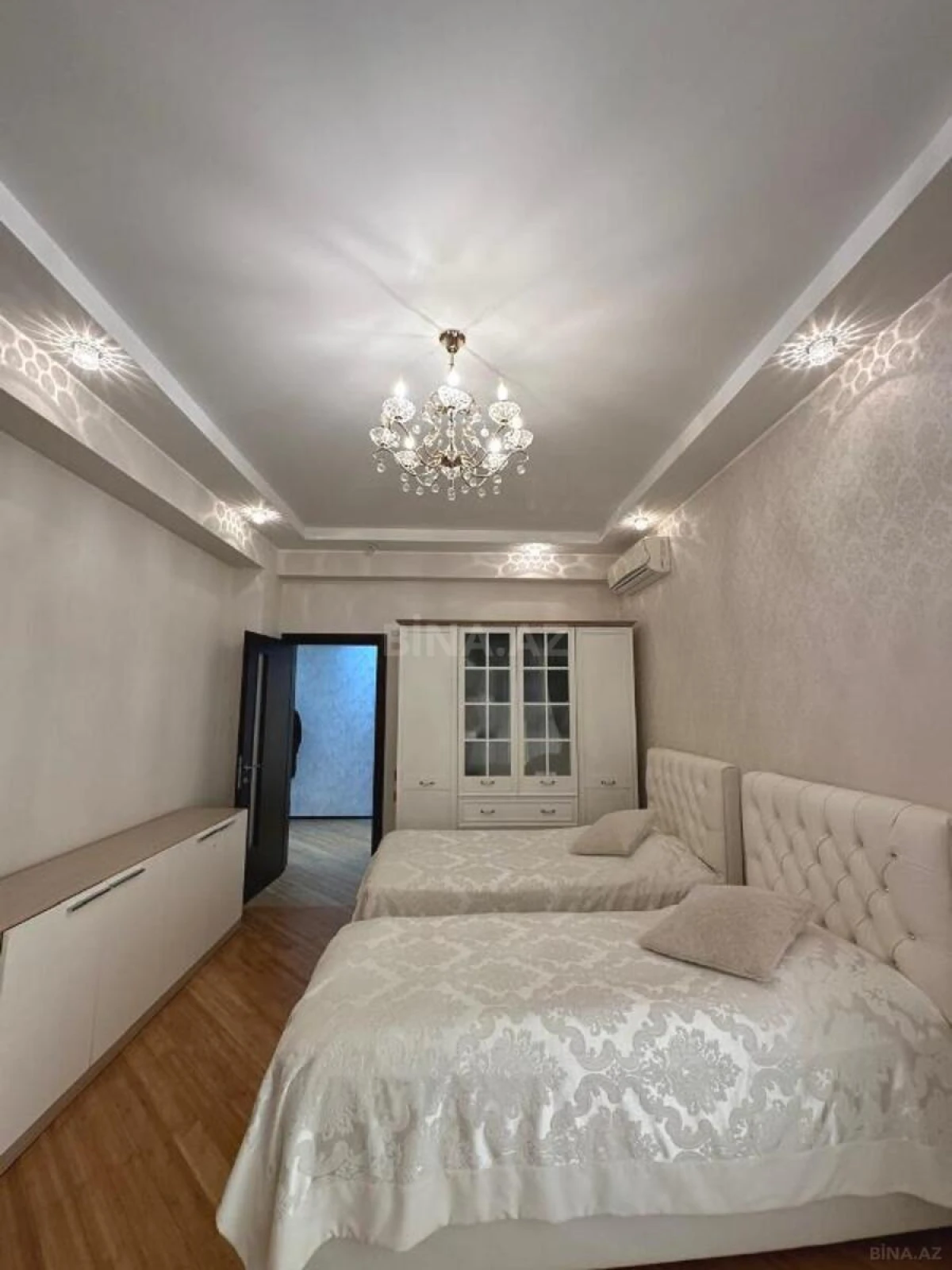 Satılır 3 otaqlı mənzil 155 m²