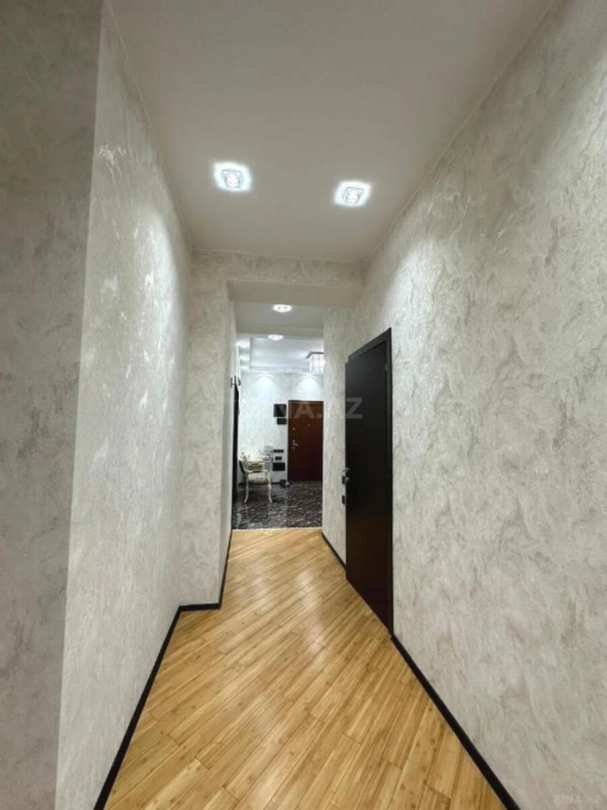 Satılır 3 otaqlı mənzil 155 m²