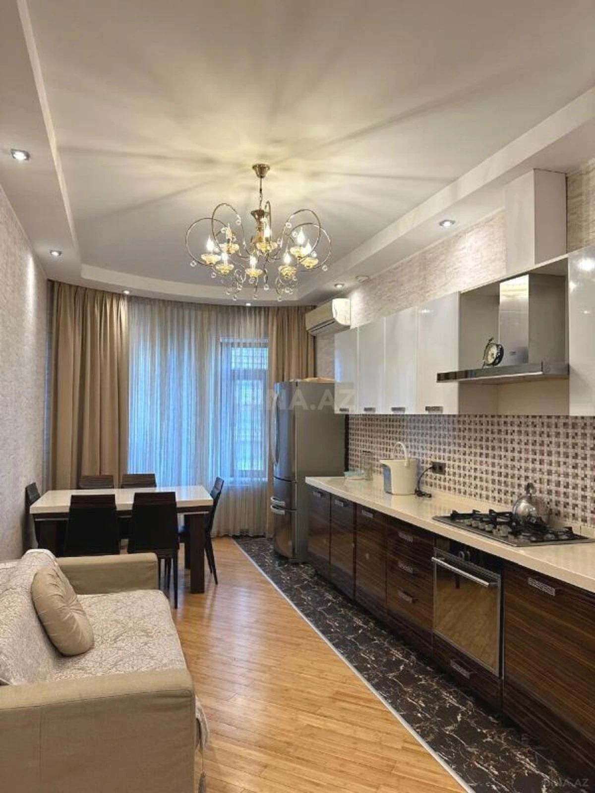 Satılır 3 otaqlı mənzil 155 m²
