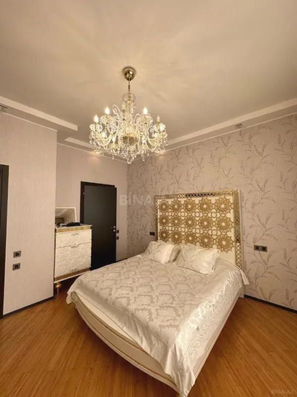 Satılır 3 otaqlı mənzil 155 m²