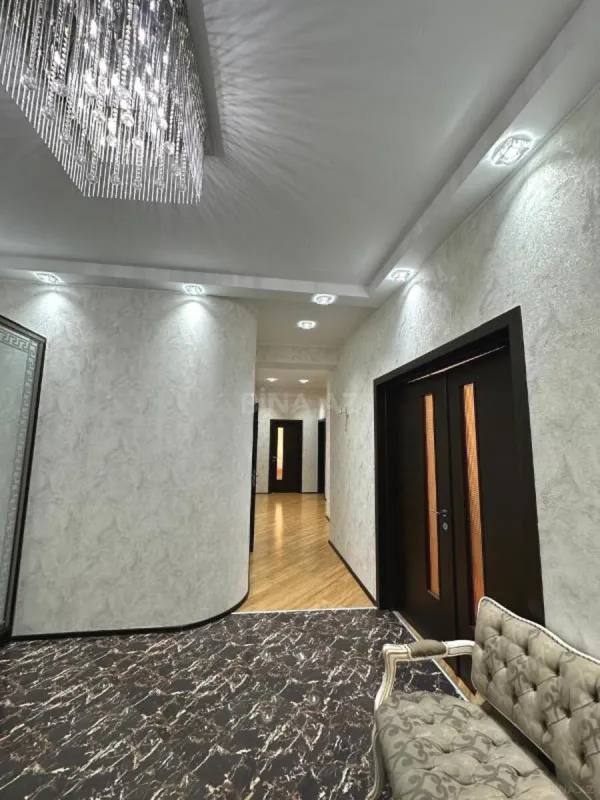 Satılır 3 otaqlı mənzil 155 m²