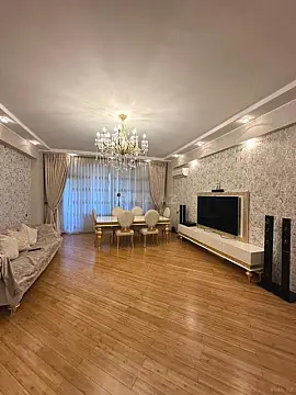 Satılır 3 otaqlı mənzil 155 m²