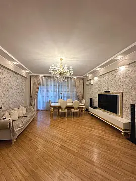 Satılır 3 otaqlı mənzil 155 m²