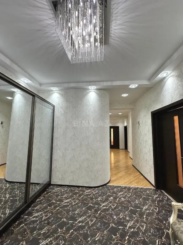 Satılır 3 otaqlı mənzil 155 m²