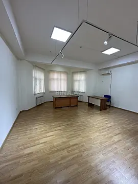 Kirayə verilir 2 otaqlı ofis 65 m²