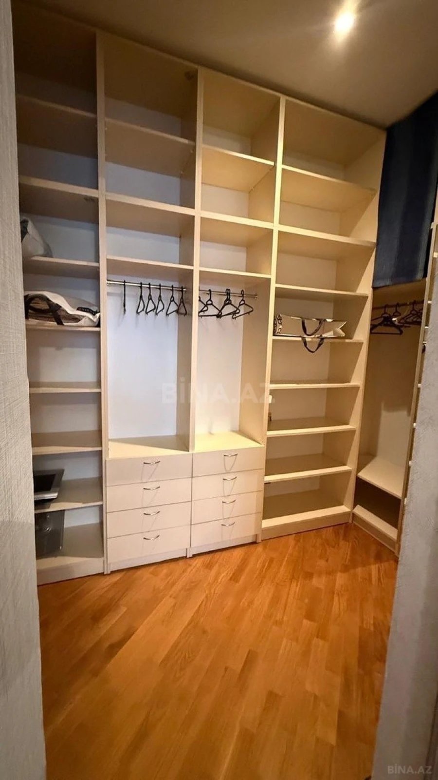 Kirayə verilir 3 otaqlı mənzil 175 m²