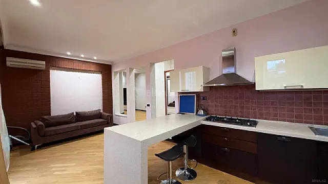 Kirayə verilir 3 otaqlı mənzil 175 m²