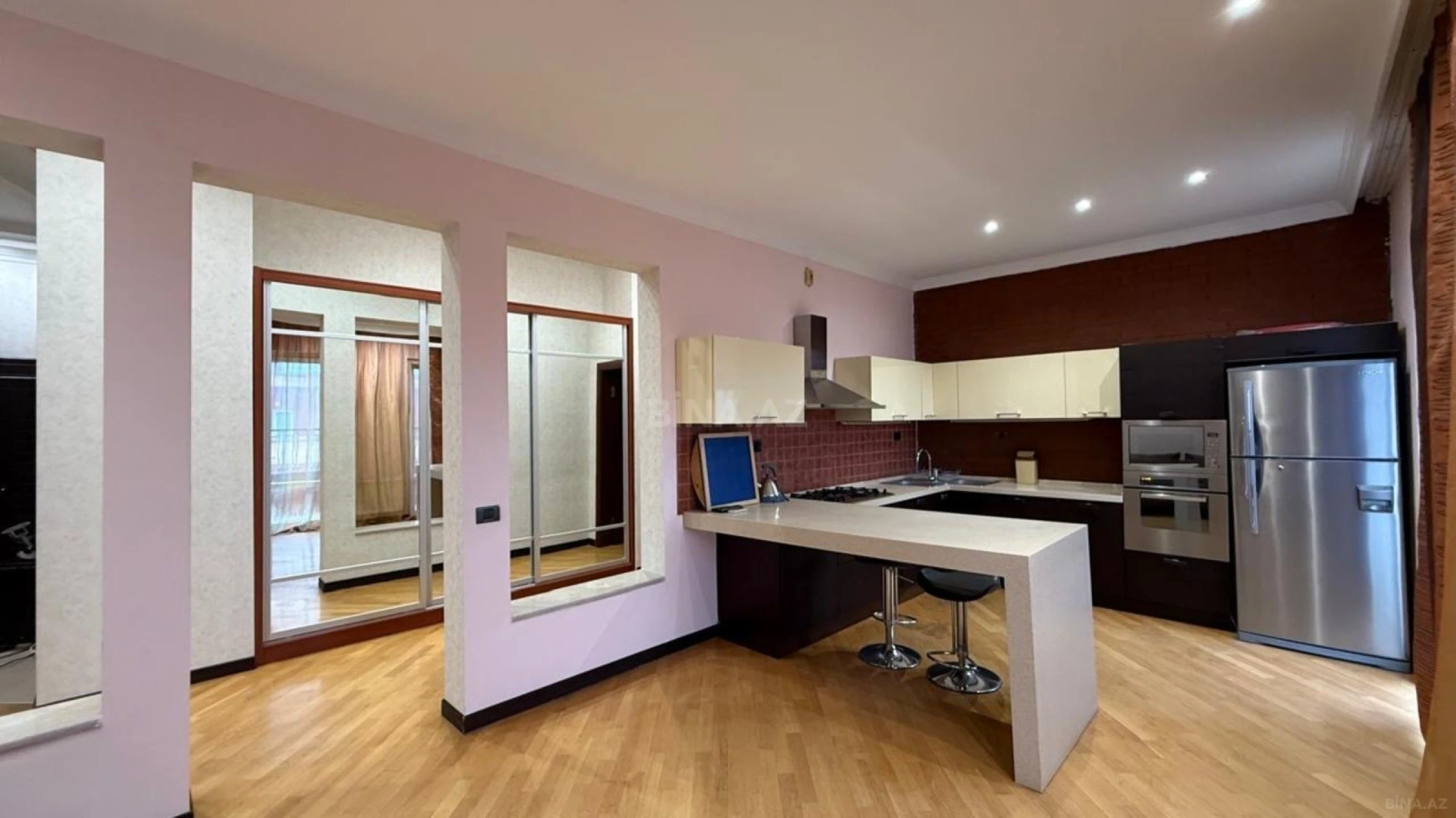 Kirayə verilir 3 otaqlı mənzil 175 m²