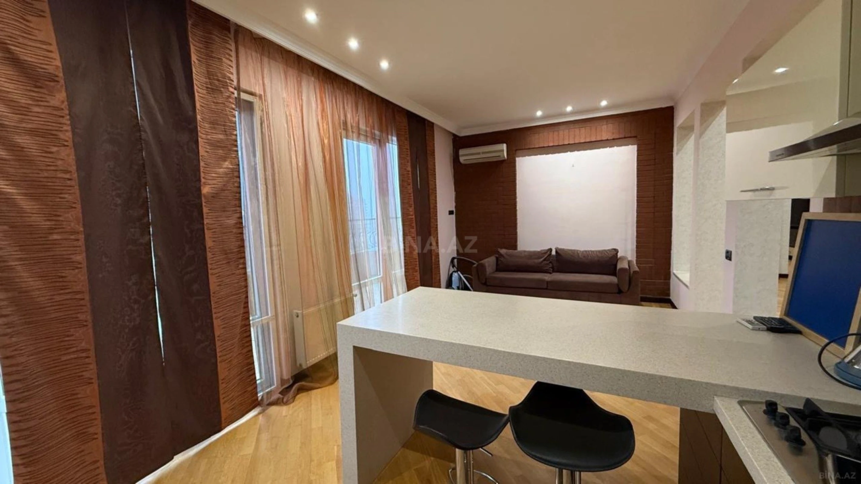 Kirayə verilir 3 otaqlı mənzil 175 m²
