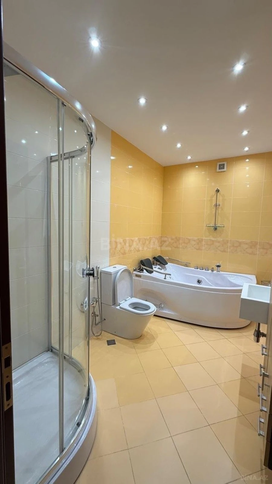 Kirayə verilir 3 otaqlı mənzil 175 m²