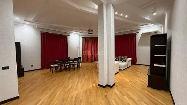 Kirayə verilir 3 otaqlı mənzil 175 m²