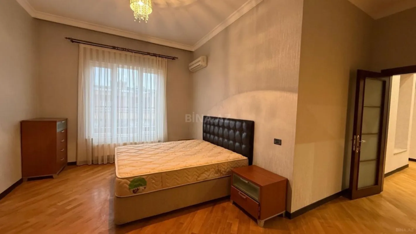 Kirayə verilir 3 otaqlı mənzil 175 m²