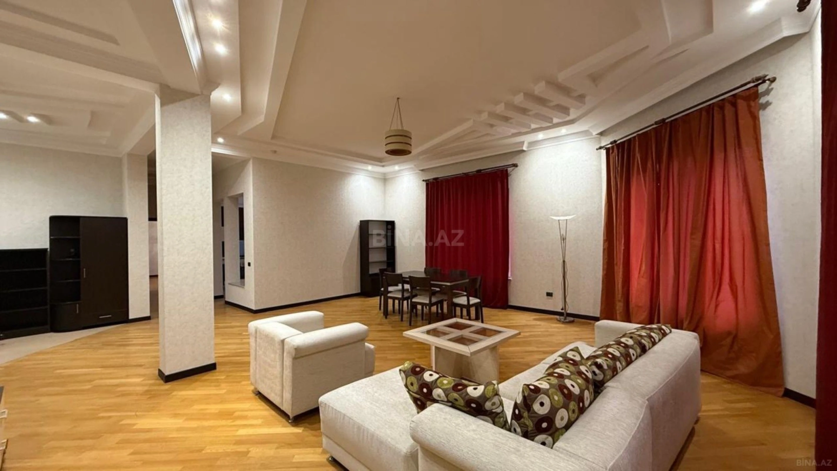 Kirayə verilir 3 otaqlı mənzil 175 m²