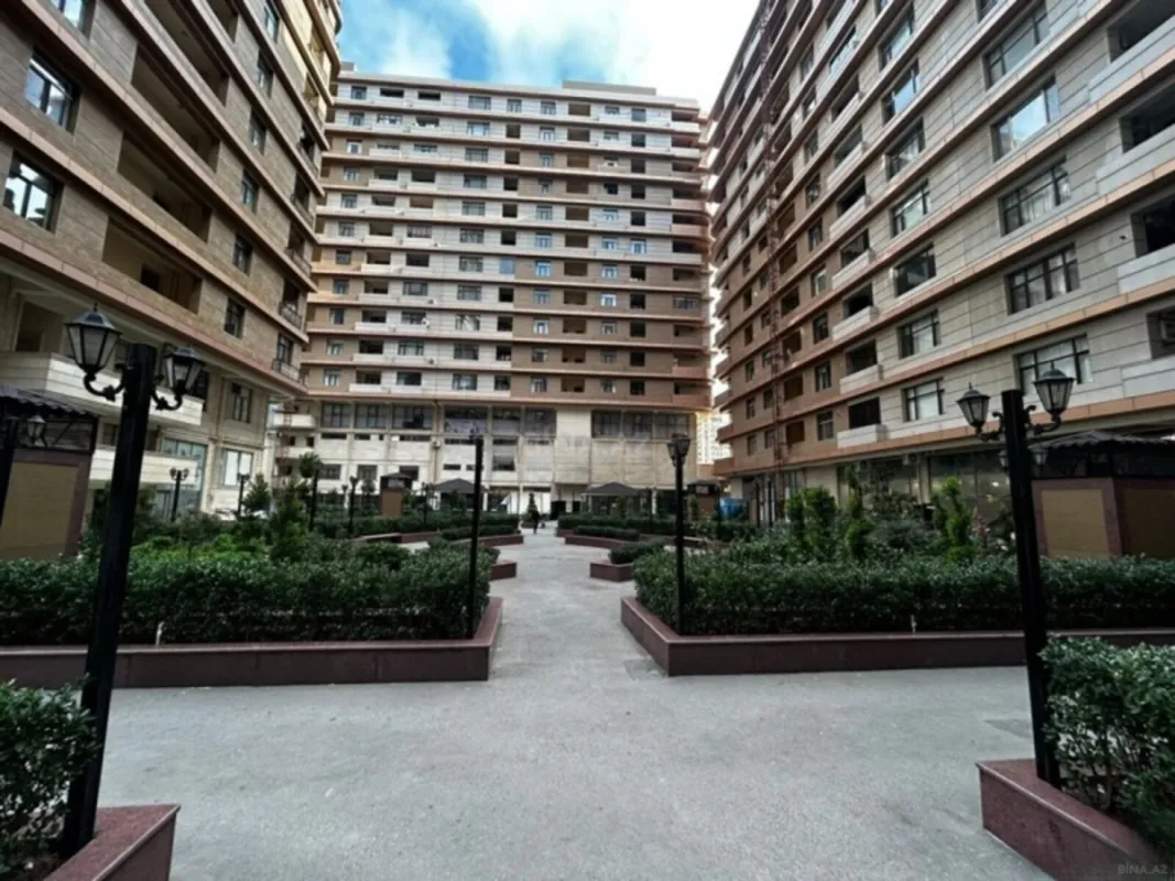 Satılır 4 otaqlı mənzil 255 m²