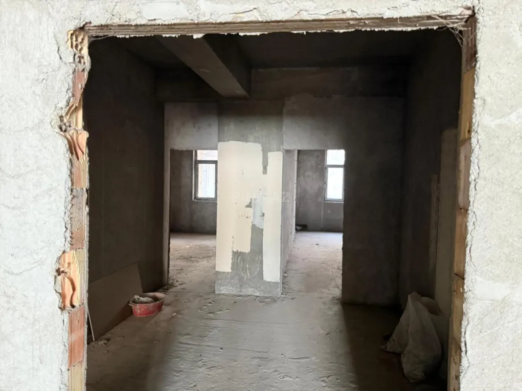 Satılır 4 otaqlı mənzil 255 m²