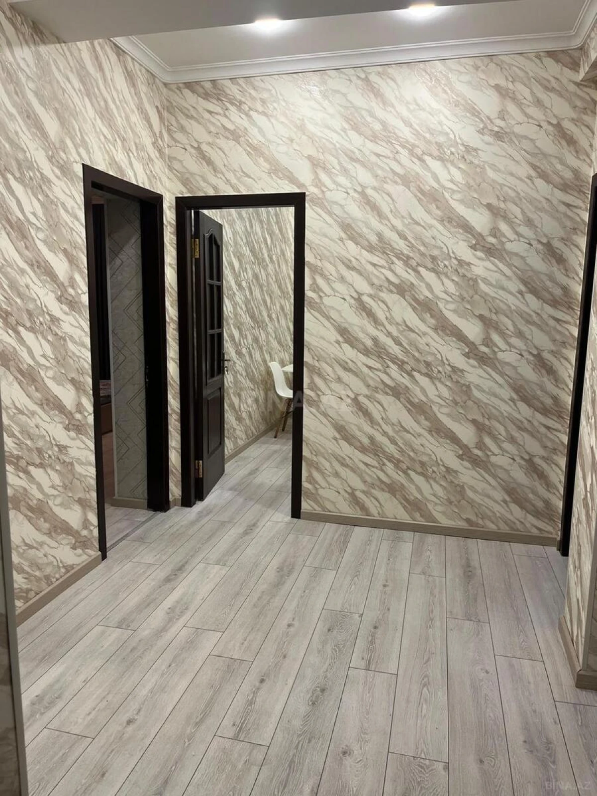 Kirayə verilir 2 otaqlı mənzil 85 m²