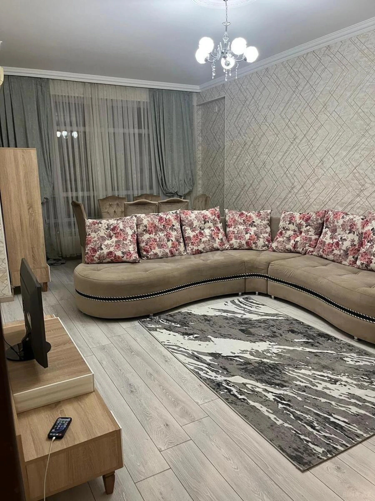 Kirayə verilir 2 otaqlı mənzil 85 m²