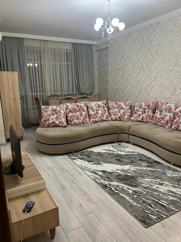 Kirayə verilir 2 otaqlı mənzil 85 m²
