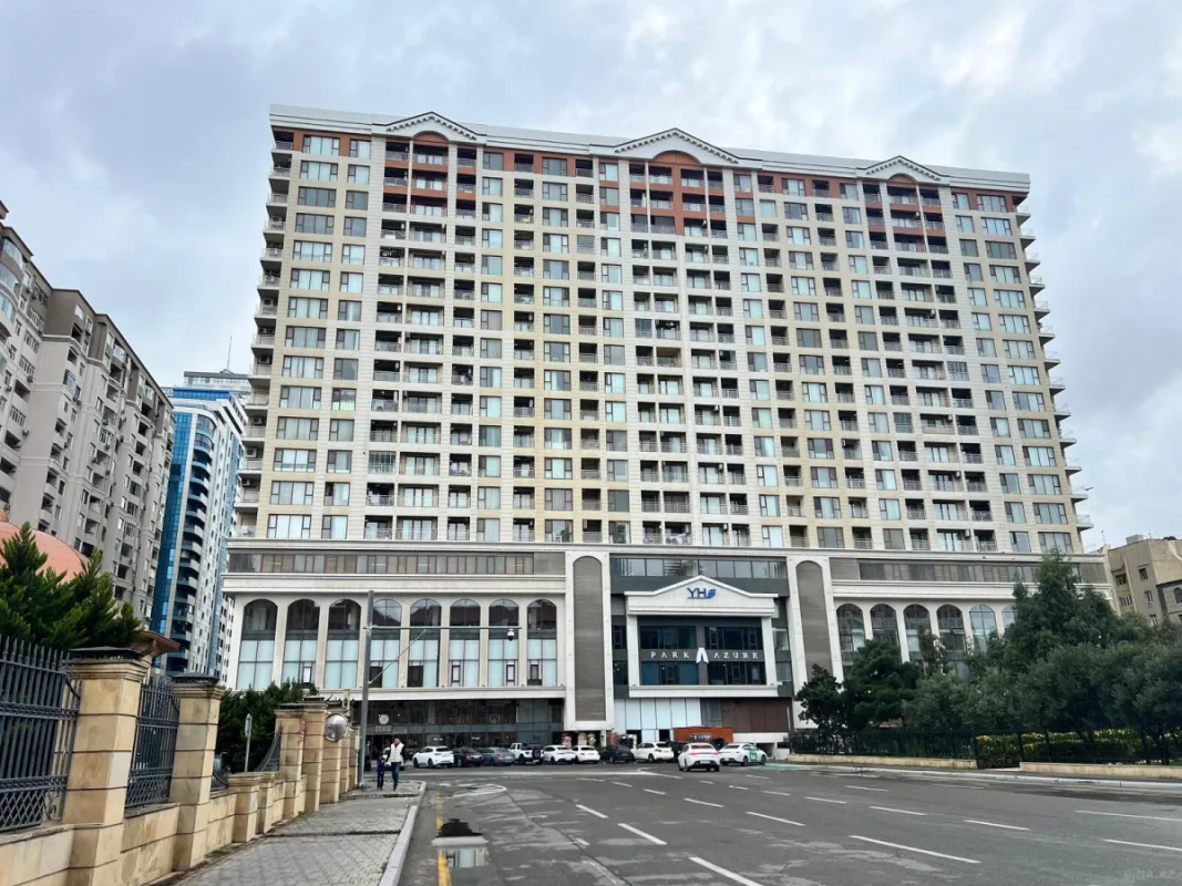 Satılır 4 otaqlı mənzil 181 m²