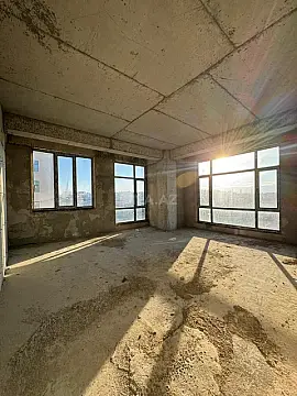 Satılır 4 otaqlı mənzil 156 m²