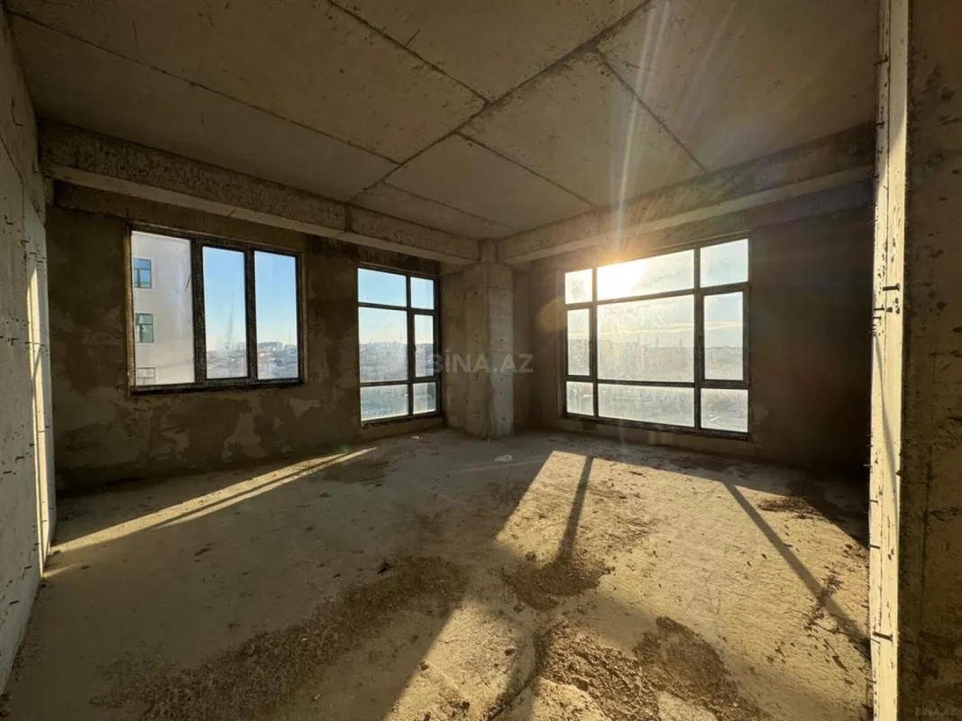 Satılır 4 otaqlı mənzil 156 m²