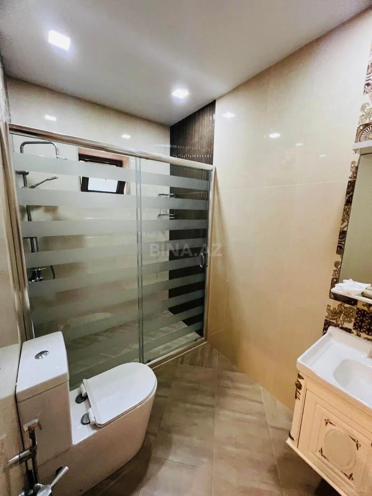 Satılır 5 otaqlı həyət evi 220 m²
