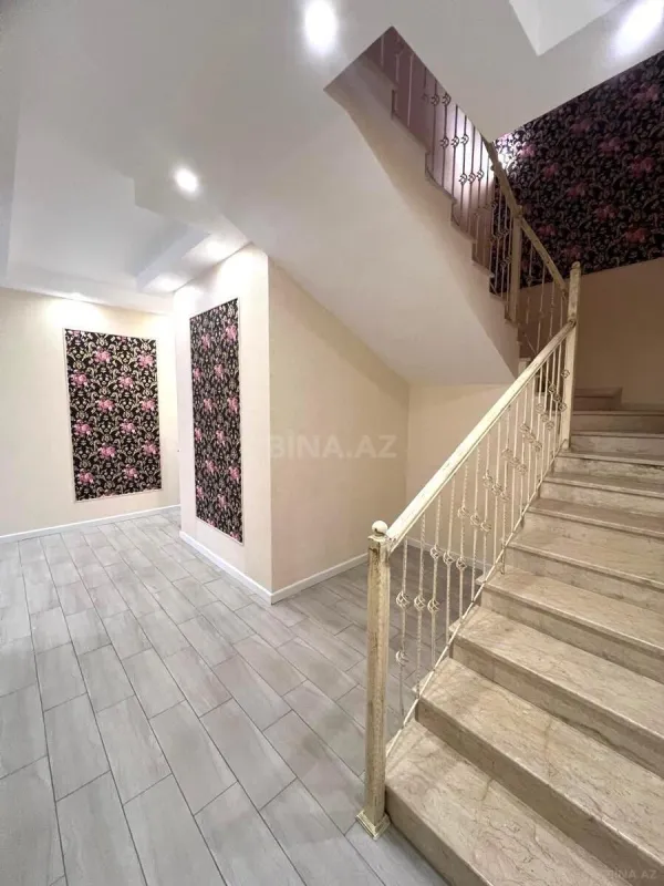 Satılır 5 otaqlı həyət evi 220 m²