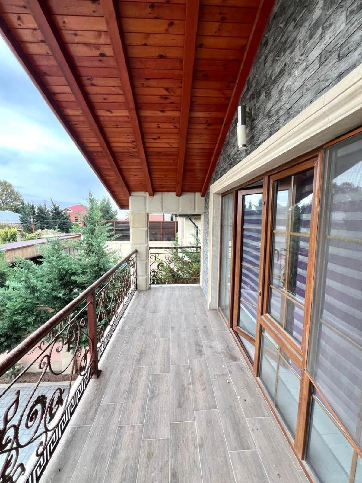 Satılır 5 otaqlı həyət evi 220 m²