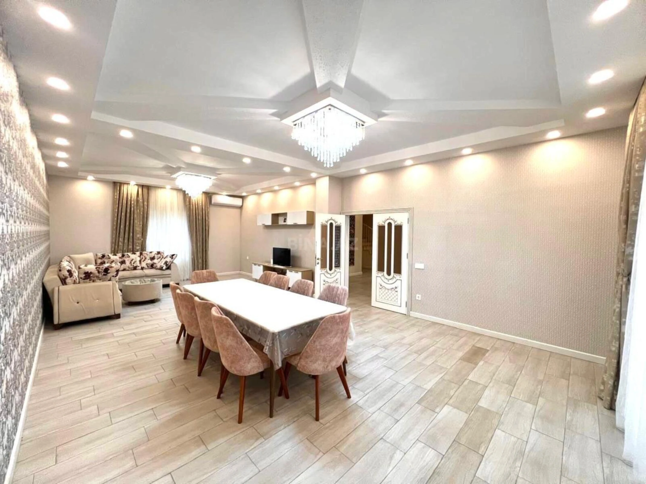 Satılır 5 otaqlı həyət evi 220 m²