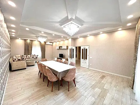Satılır 5 otaqlı həyət evi 220 m²