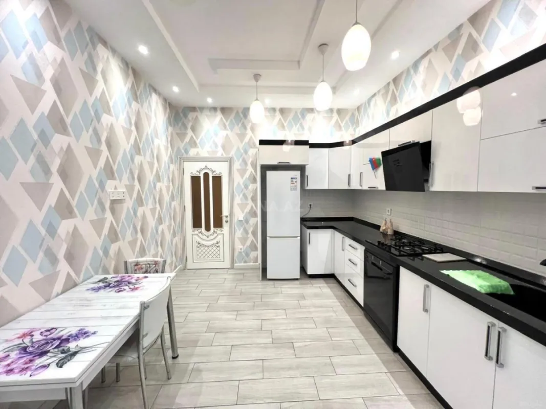 Satılır 5 otaqlı həyət evi 220 m²