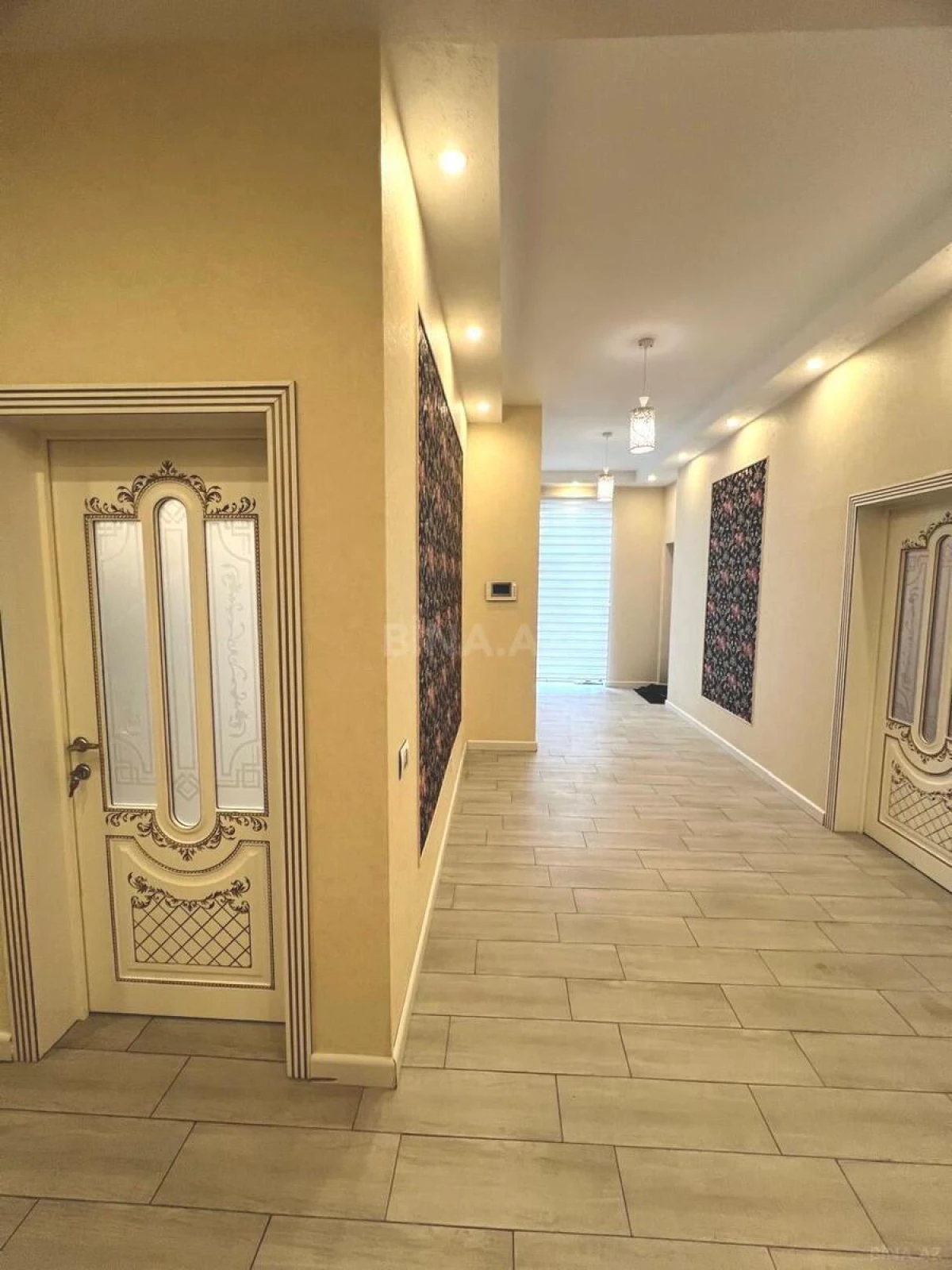Satılır 5 otaqlı həyət evi 220 m²