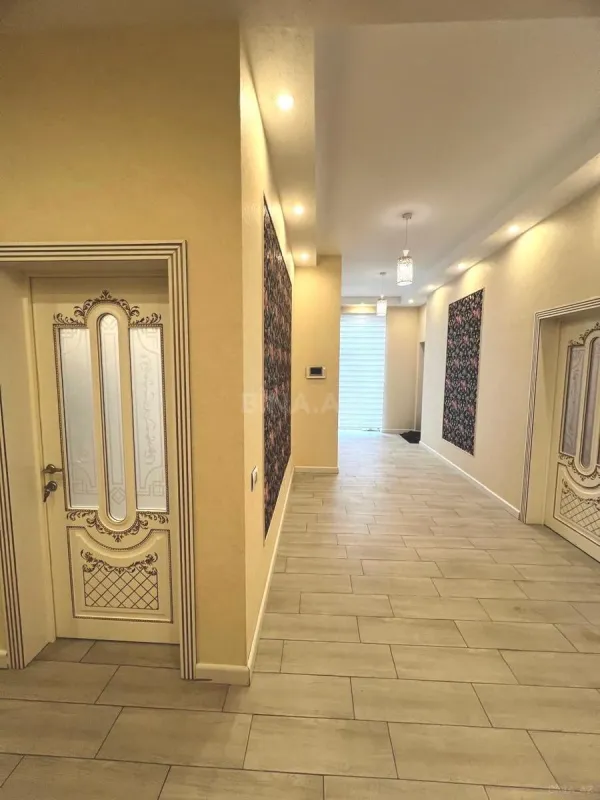 Satılır 5 otaqlı həyət evi 220 m²