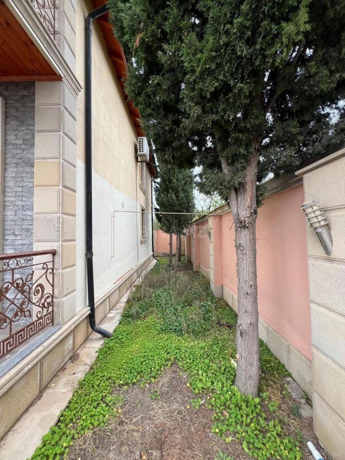 Satılır 5 otaqlı həyət evi 220 m²