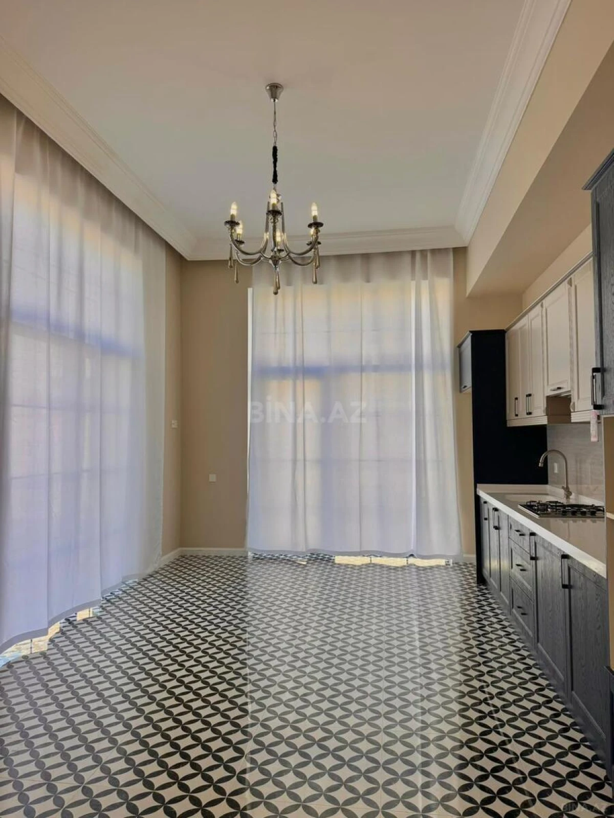 Satılır 5 otaqlı həyət evi 250 m²