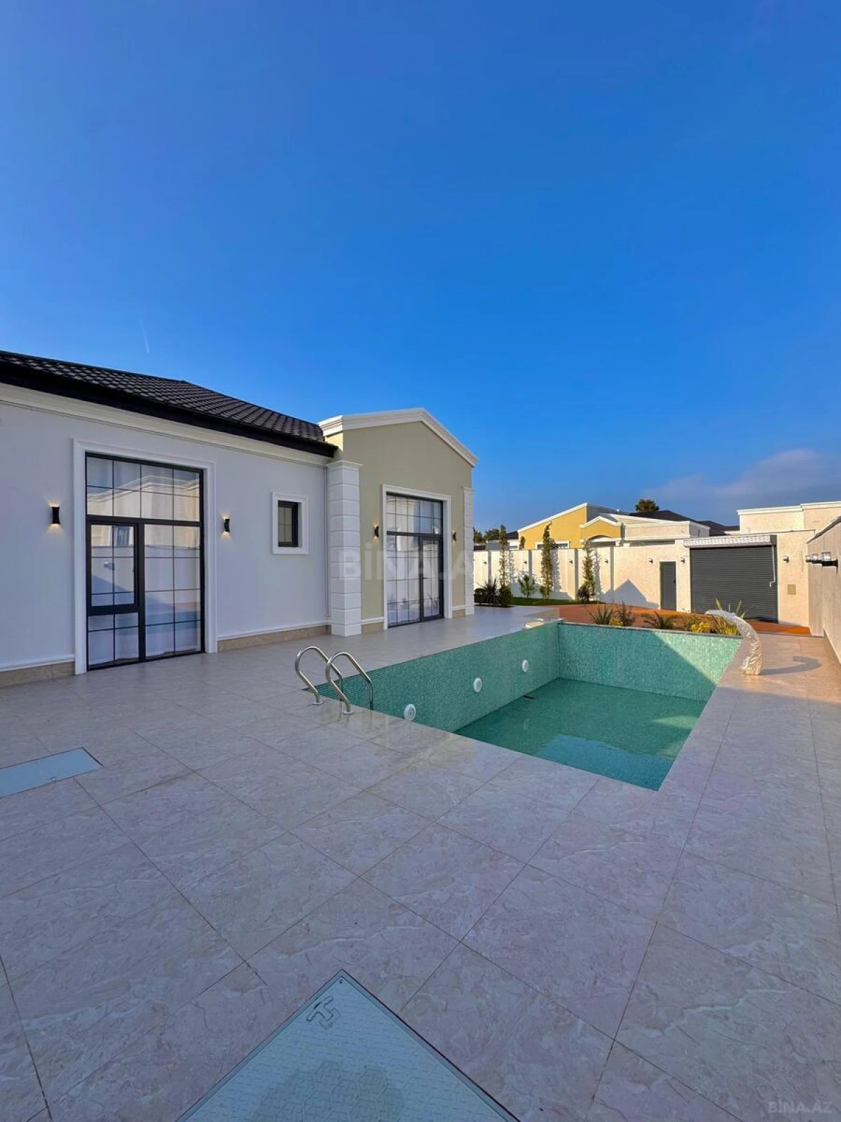 Satılır 5 otaqlı həyət evi 250 m²