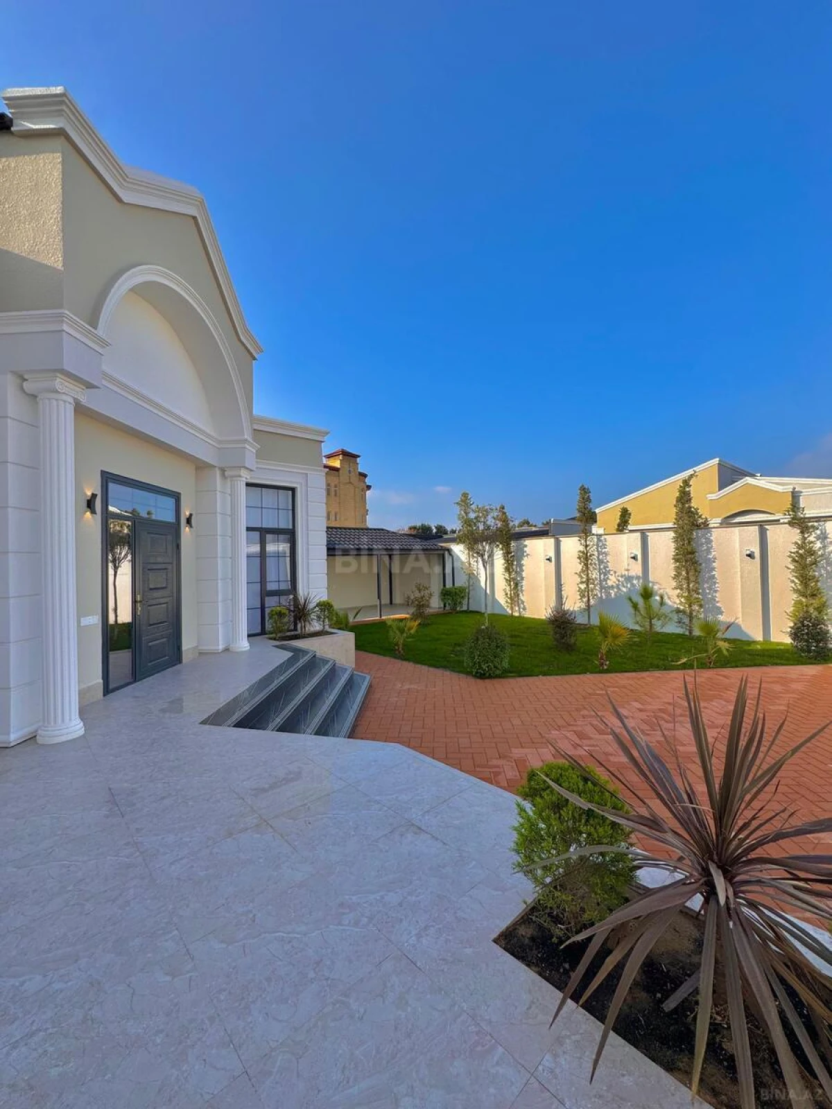 Satılır 5 otaqlı həyət evi 250 m²