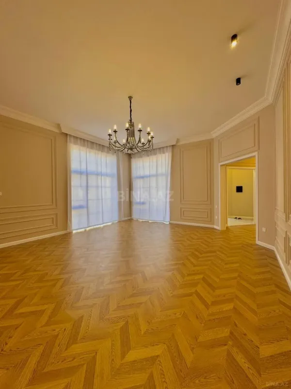 Satılır 5 otaqlı həyət evi 250 m²